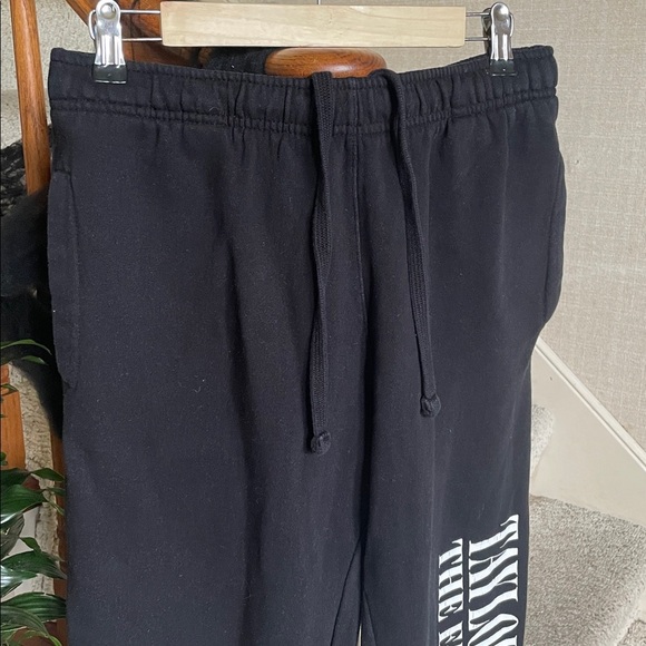 Taylor Swift Black The Eras Tour Jogger Sweatpants - Picture 2 of 11